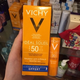 Kem chống nắng Vichy (Tặng kèm son dưỡng)