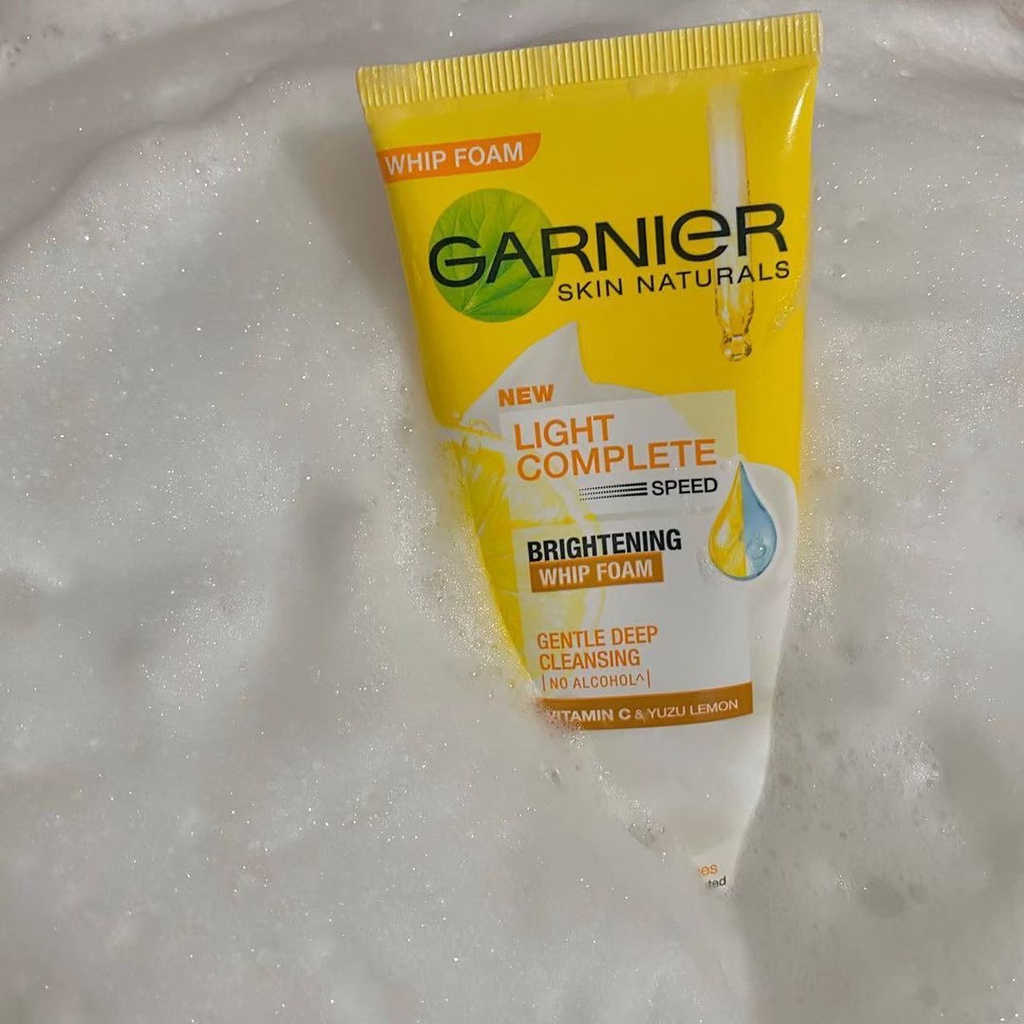 Sữa Rửa Mặt Tạo Bọt Sáng Da Garnier Light Complete Brightening Whip Foam 100ml