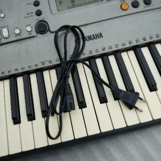 dây nguồn đàn ocgan. piano
