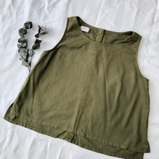 Áo linen sát nách cúc xà cừ