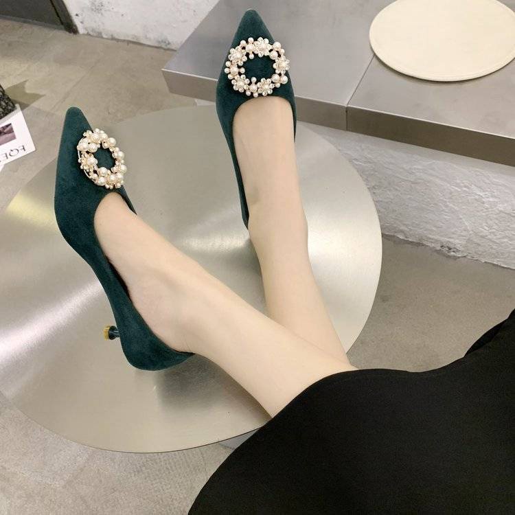 Giày cao gót 3cm da lộn mũi nhọn đính ngọc trai giả màu đen thời trang cho nữ