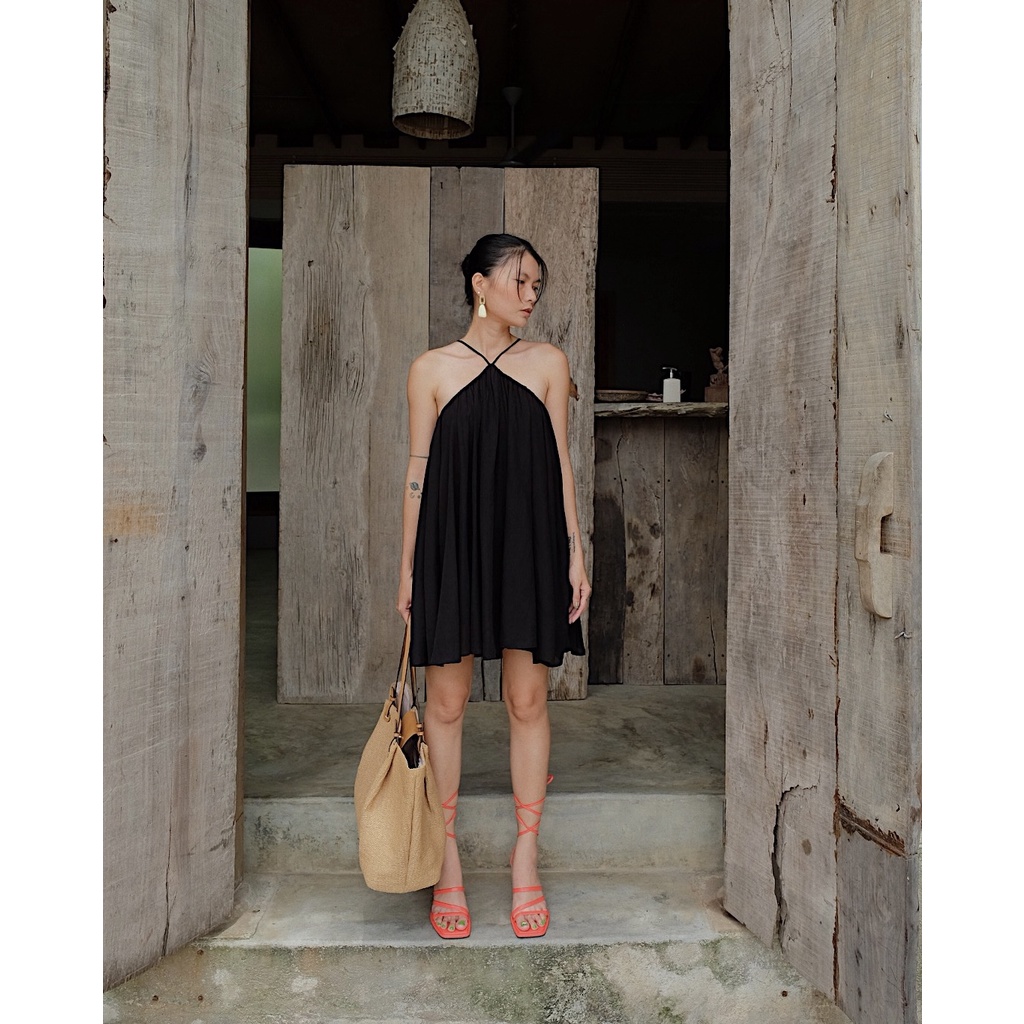 HASMILED - "have a MADAMN day" Đầm yếm dáng chuông phồng