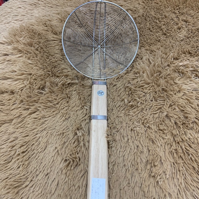 Vợt lưới vớt thức ăn bằng inox 20cm ,cán gỗ