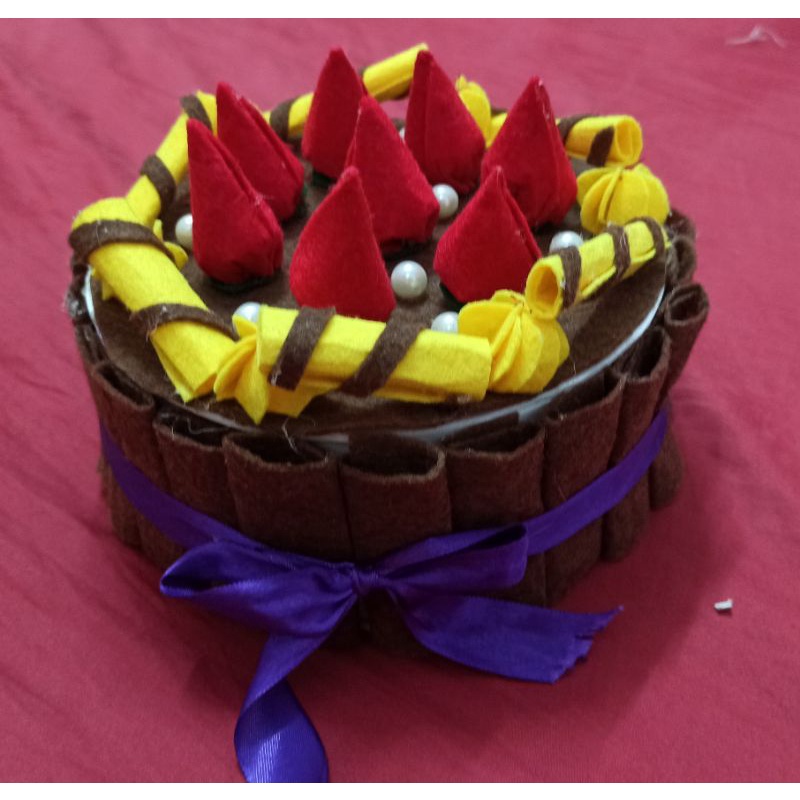 Bánh sinh nhật bằng vải dạ nỉ handmade