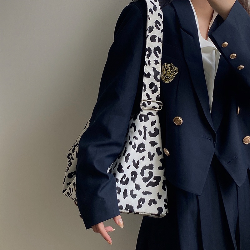 Túi đeo chéo vai khổ lớn họa tiết da báo thời trang sành điệu cho nữ