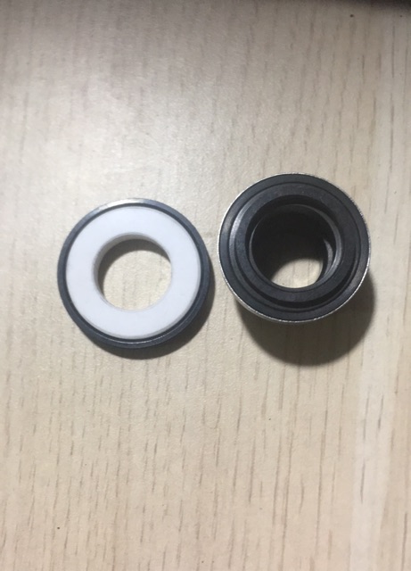 Phớt bơm nước inox có trục 14 mm