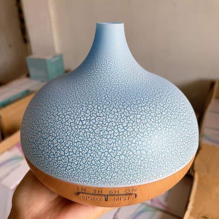 Máy xông tinh dầu phun sương tạo độ ẩm dung tích 550ml vân gỗ có đèn LED