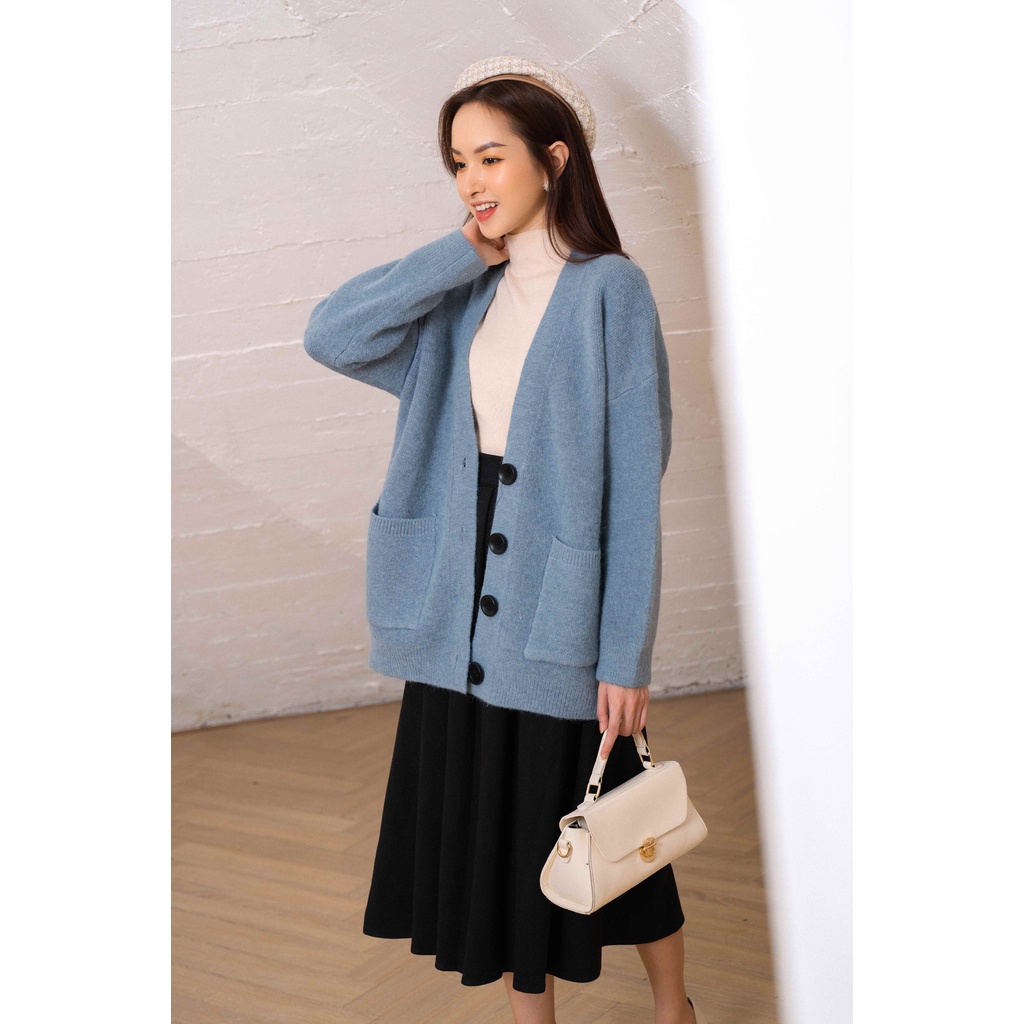 Cardigan len trơn mịn cổ V khuy 2 túi TIINSTORE G21214