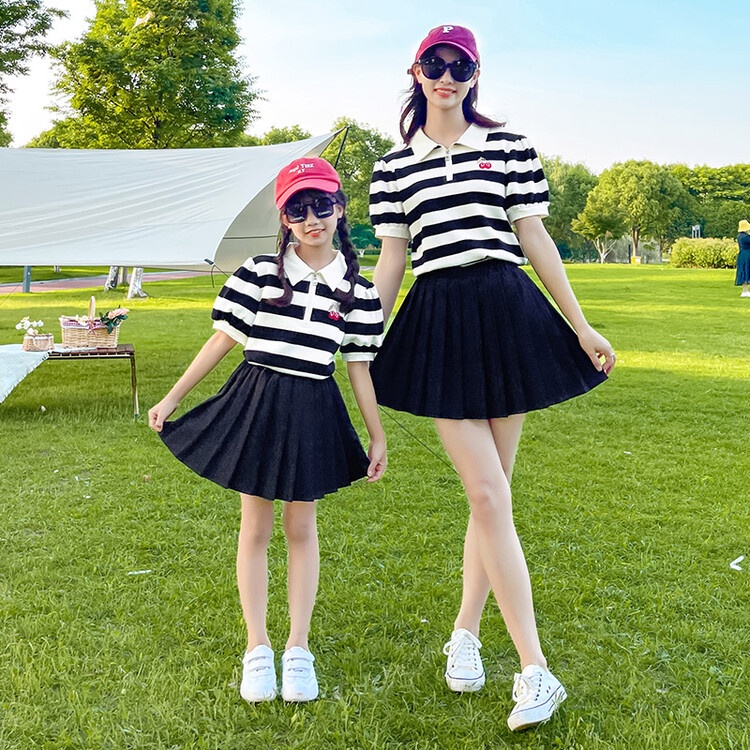 Set Áo Thun Ngắn Tay Kẻ Sọc + Chân Váy Xếp Ly Phong Cách Phương Tây Thời Trang Mùa Hè 2022 Mới Cho Mẹ Và Bé
