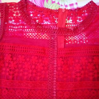 Sales - Váy ren đỏ sát nách trẻ trung, sang trọng