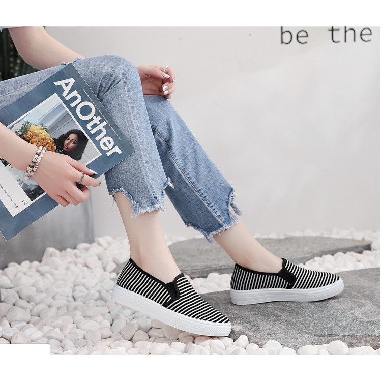 Sale shock| Slip on | Giày lười nữ vải trắng, đen cá tính, giày nữ đế bằng