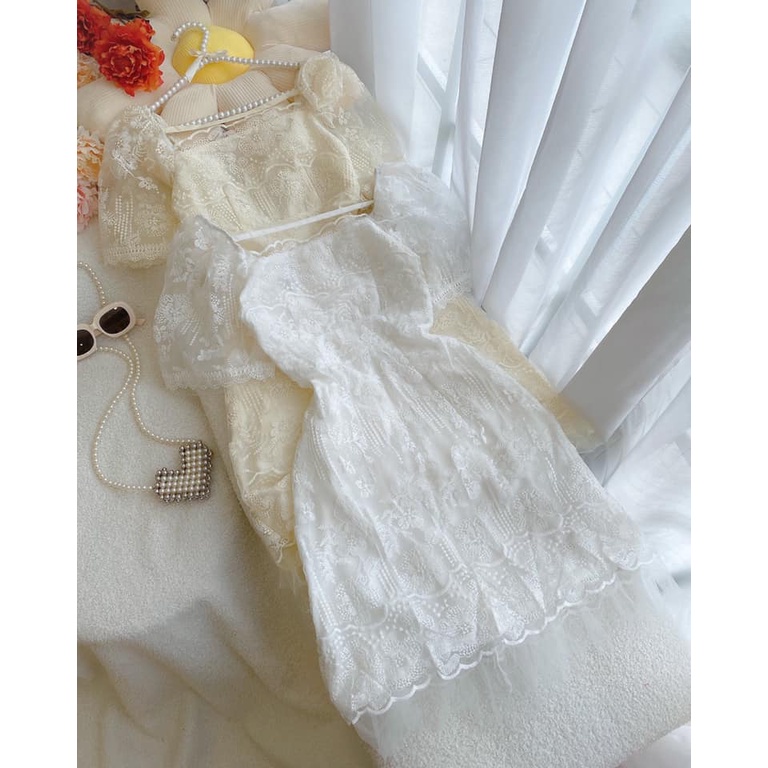 ĐẦM REN HOA NUDE TRẮNG CỔ VUÔNG