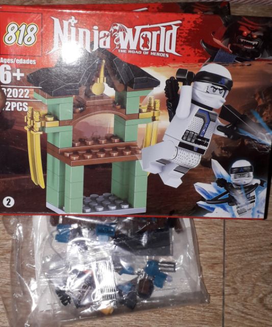 Lắp ráp 1 hộp LegoNinja 82022 có nhiều chi tiết bằng nhựa ABS rất đẹp