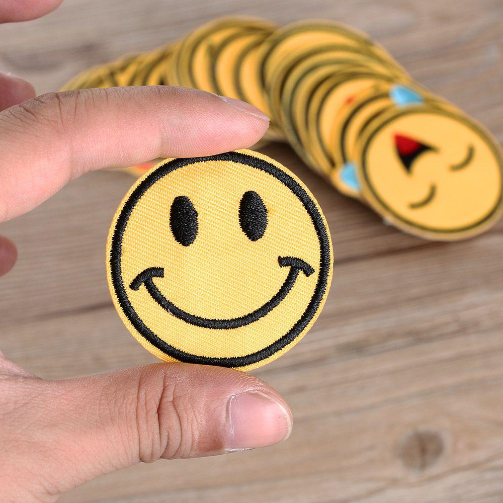 20 Miếng Dán Trang Trí Quần Áo Hình Emoji Thời Trang