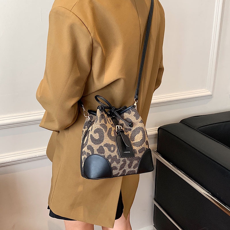 Túi đeo chéo IELGY kiểu xô họa tiết da báo thời trang cao cấp dành cho nữ