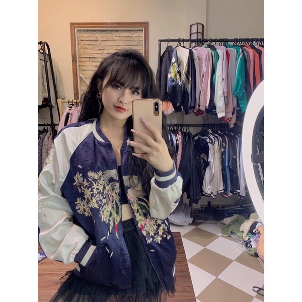 Siêu phẩm boomber thêu mặc được 2 mặt