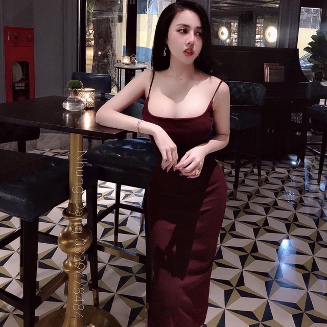 Váy 2 dây cổ vuông