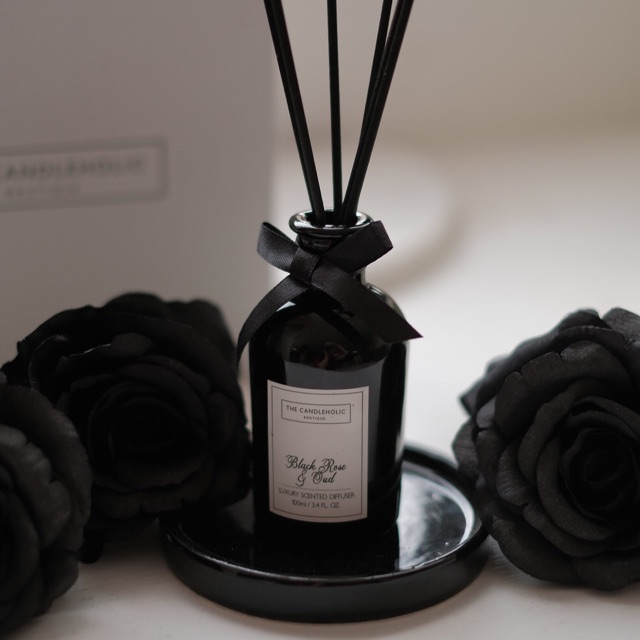 Tinh dầu toả hương “The Candleholic” hương BLACK ROSE & OUD (Hoa hồng đen & Trầm hương)