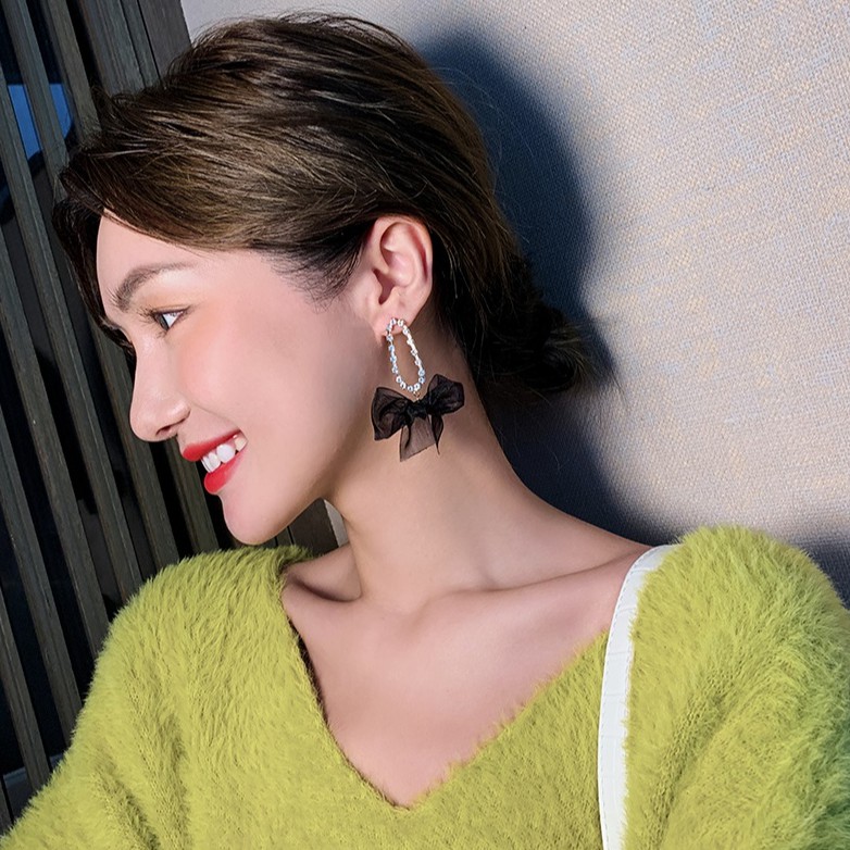 Bông tai nơ voan màu đen và vòng đính đá kiều diễm BT209