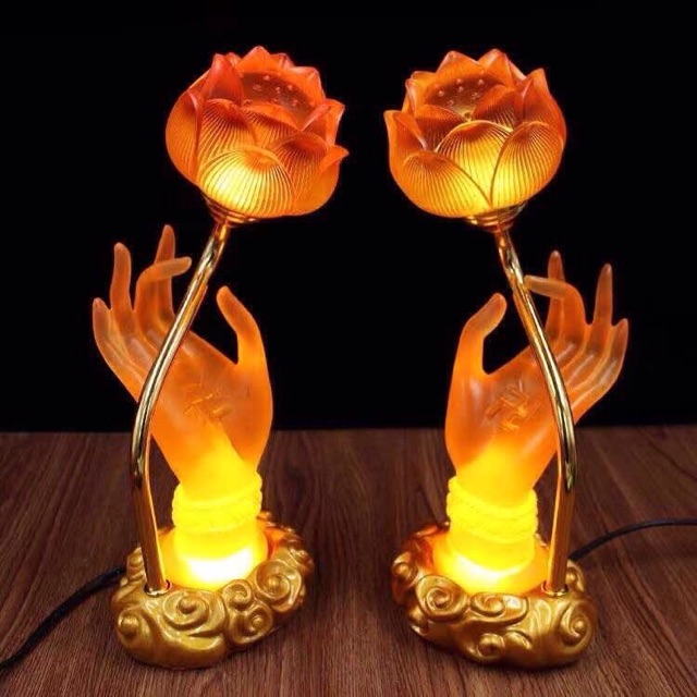 Đèn hoa sen lưu ly bàn tay của phật
