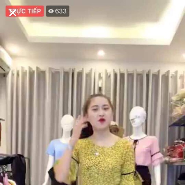Com bo 2 áo hoa đỏ trắng