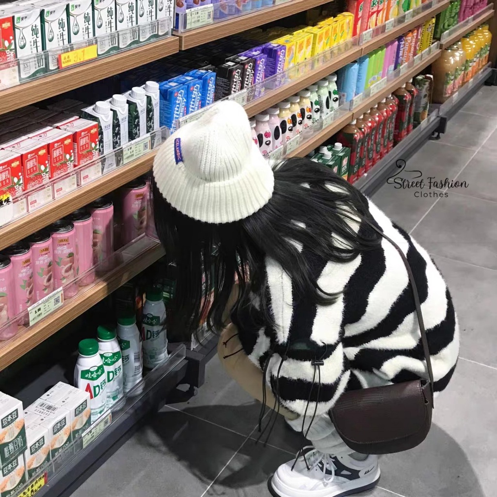 Áo len sweater hoạ tiet kẻ ngang đen trắng cách điệu rách tay phong cách cá tính, trẻ trung, năng động