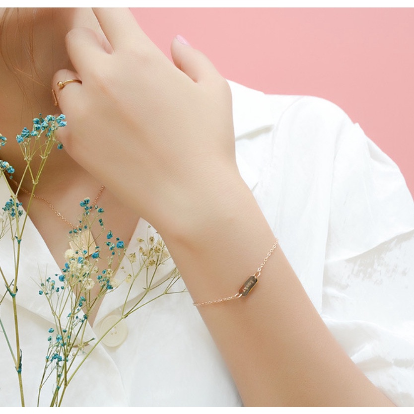 Lắc Tay Dây Mảnh Mặt Chữ Nhật Khắc Chữ Lucky Titan Ko Han Rỉ TT 3937