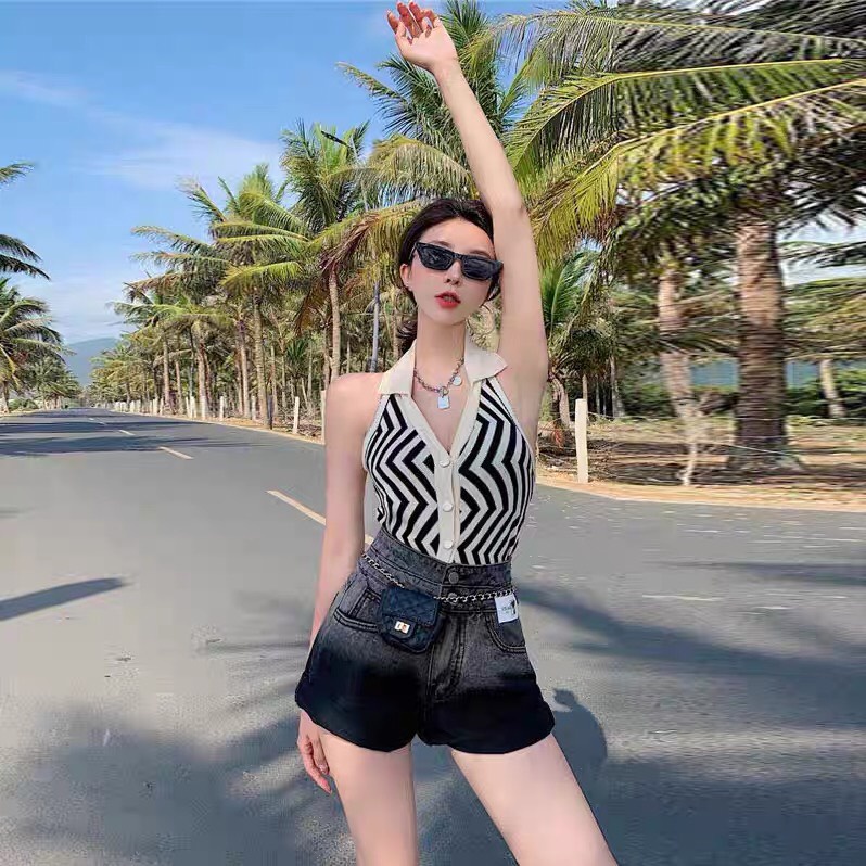 Áo Yếm Nữ Hoạ Tiết Sọc Xanh Đen Forgirl Hở Lưng Cổ Chữ V Dáng Ôm Gợi Cảm Thời Trang Hàn Quốc - Croptop Polo Ba Lỗ 2 Màu