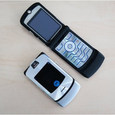 Điện Thoại Motorola V3i Nắp Gặp [ Phím Thép Màu Trắng ]