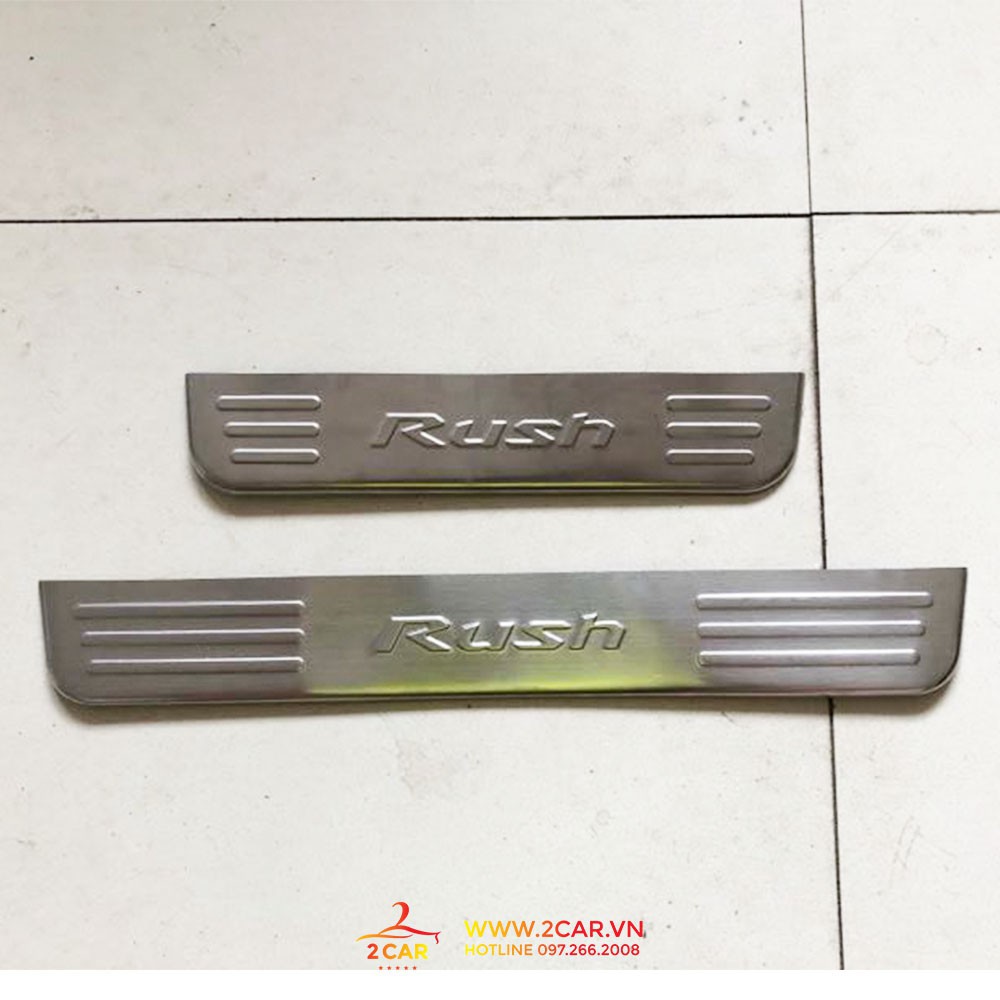 Bộ Ốp Bậc chân, Nẹp Bước Chân Trong, Ngoài Xe Toyota Rush 2018, 2019, 2020  chất liệu Inox