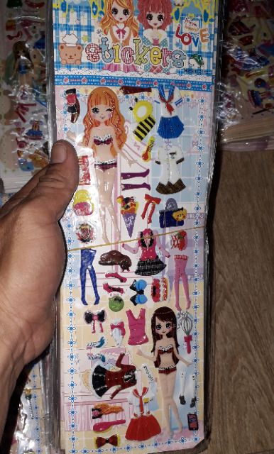 Hình dán Nổi thay quần áo_Một tờ hình dán nổi thay quần áo loại dài có nhiều mẫu khác nhau