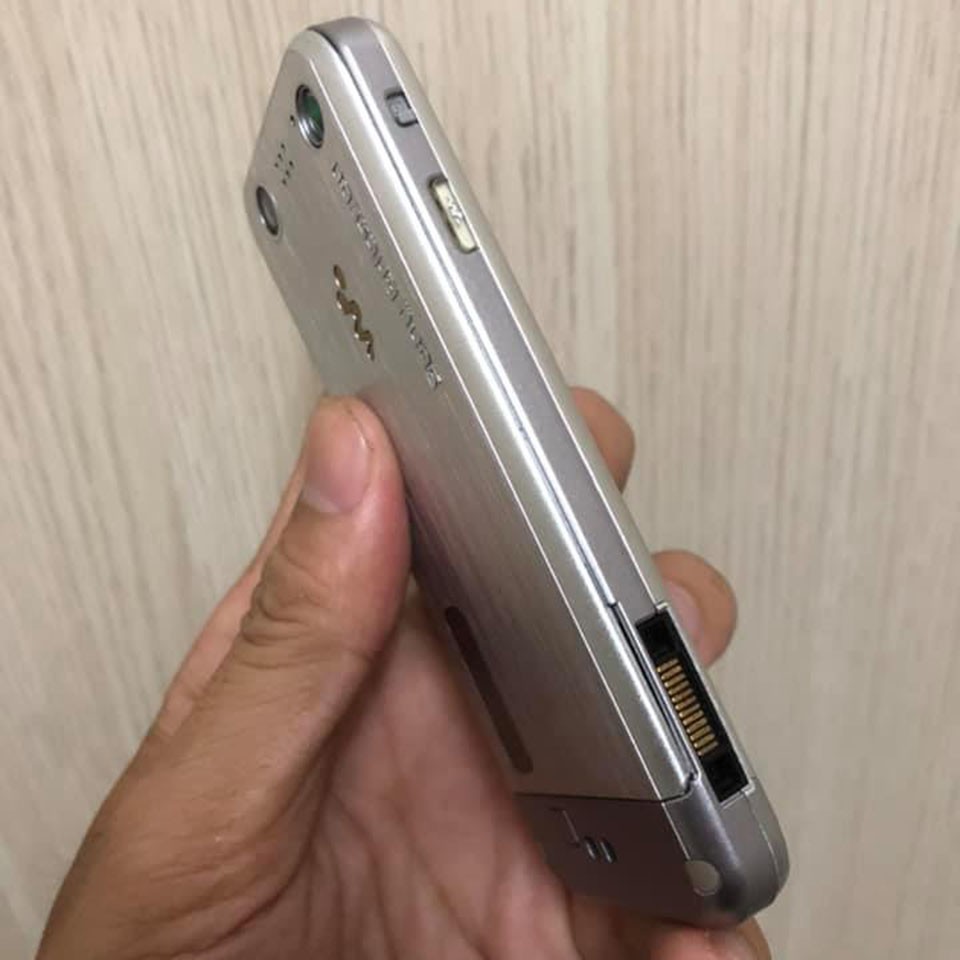 Điện Thoại Sony Ericsson W890i Chính Hãng