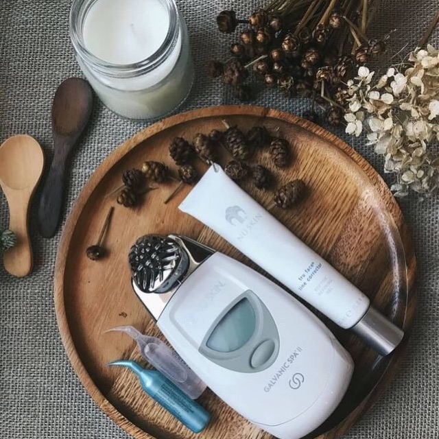Máy Galvanic Spa Nuskin nâng cơ mặt