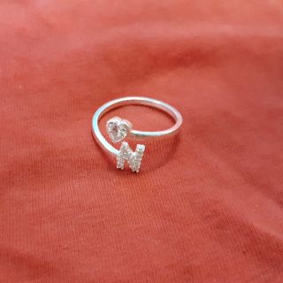 Nhẫn nữ, bạc ta, chữ cái