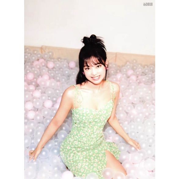 Đầm hai dây hoa cúc xanh giống Jennie BLACKPINK, Winter aespa