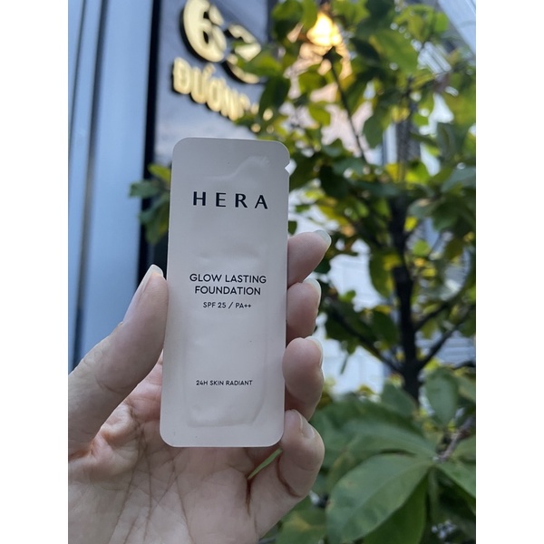 Kem nền Hera Glow lasting foundation gói 1ml