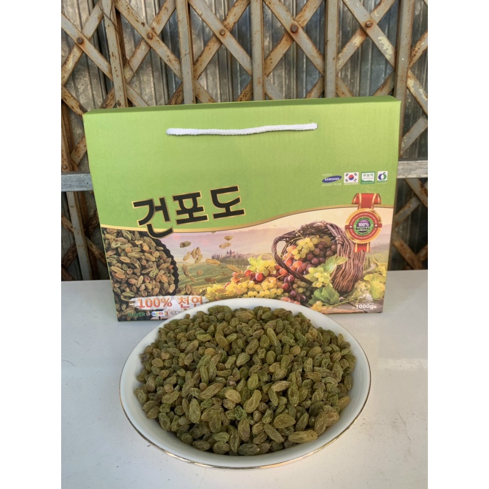 [HỘP QUÀ CAO CẤP] Nho xanh khô Hàn Quốc 1KG (tặng kèm HỘP QUÀ) | BigBuy360 - bigbuy360.vn
