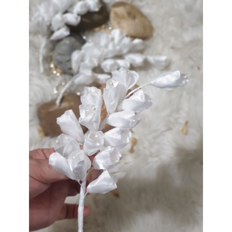 Hoa linh lan cài áo