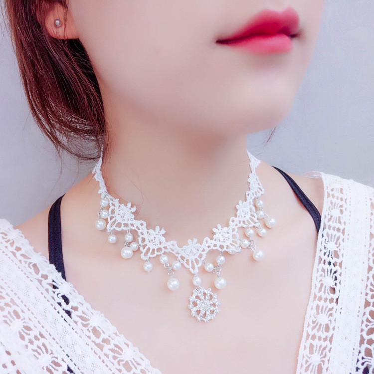 Vòng cổ ren trắng đính đá sang trọng MS89