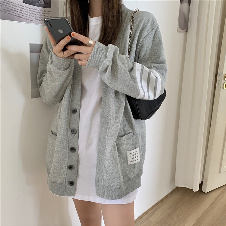 ÁO CARDIGAN MỎNG KẺ SỌC CELEB THOM Browne - ÁO KHOÁC LEN CARDIGAN CỔ TIM SỌC TAY ĐEN XÁM | BigBuy360 - bigbuy360.vn