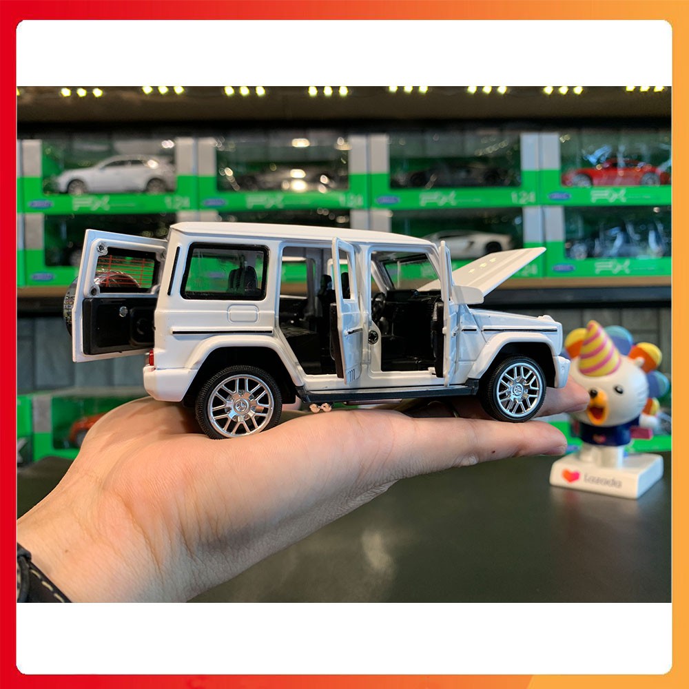 Mô hình xe Mercedes-Benz G63 tỉ lệ 1:32 màu trắng