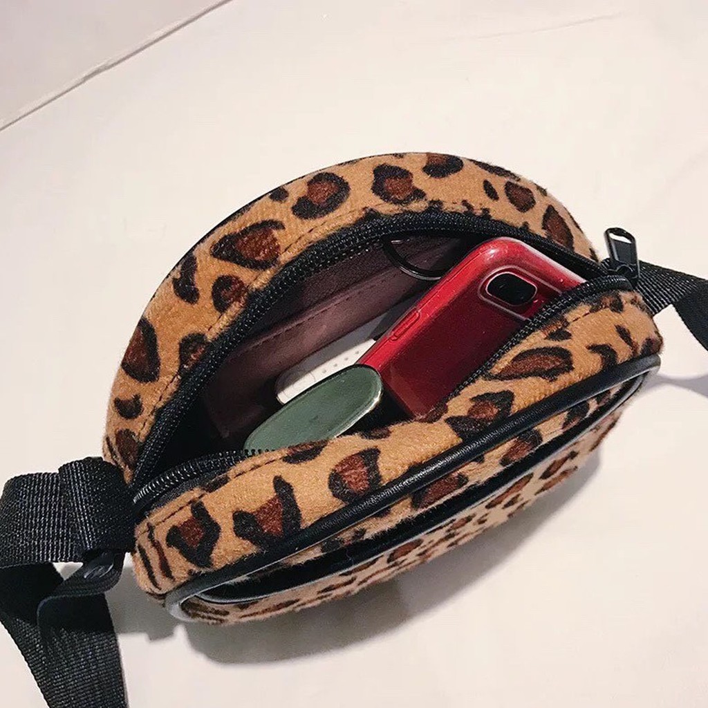 Túi đeo chéo nữ da báo dáng tròn tiện lợi B118