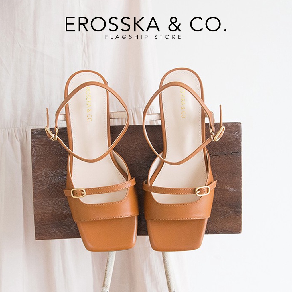 Erosska - Giày sandal cao gót quai ngang đính móc khóa cao 5cm màu bò - EB038