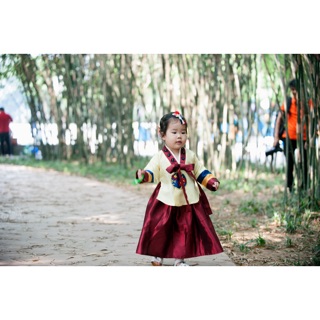 Áo hanbok cho bé. Thuốc bổ sung canxi cho người lớn. DHA bầu
