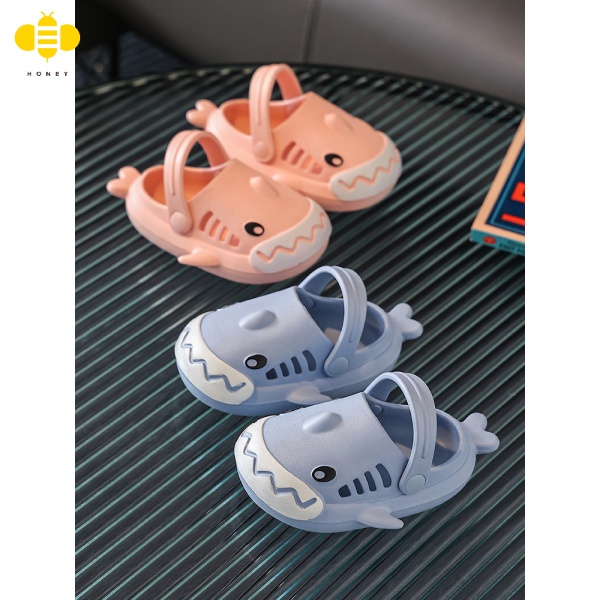 Summer new trendy children's sandals men's cute summer indoor home-to-home Toe Toe-Stepping hole shoes new baby slippers