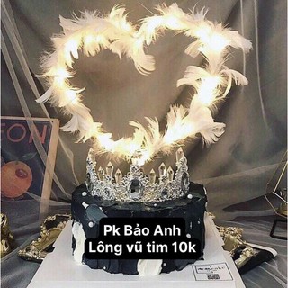 Lông vũ hình tim màu trắng trang trí bánh kem