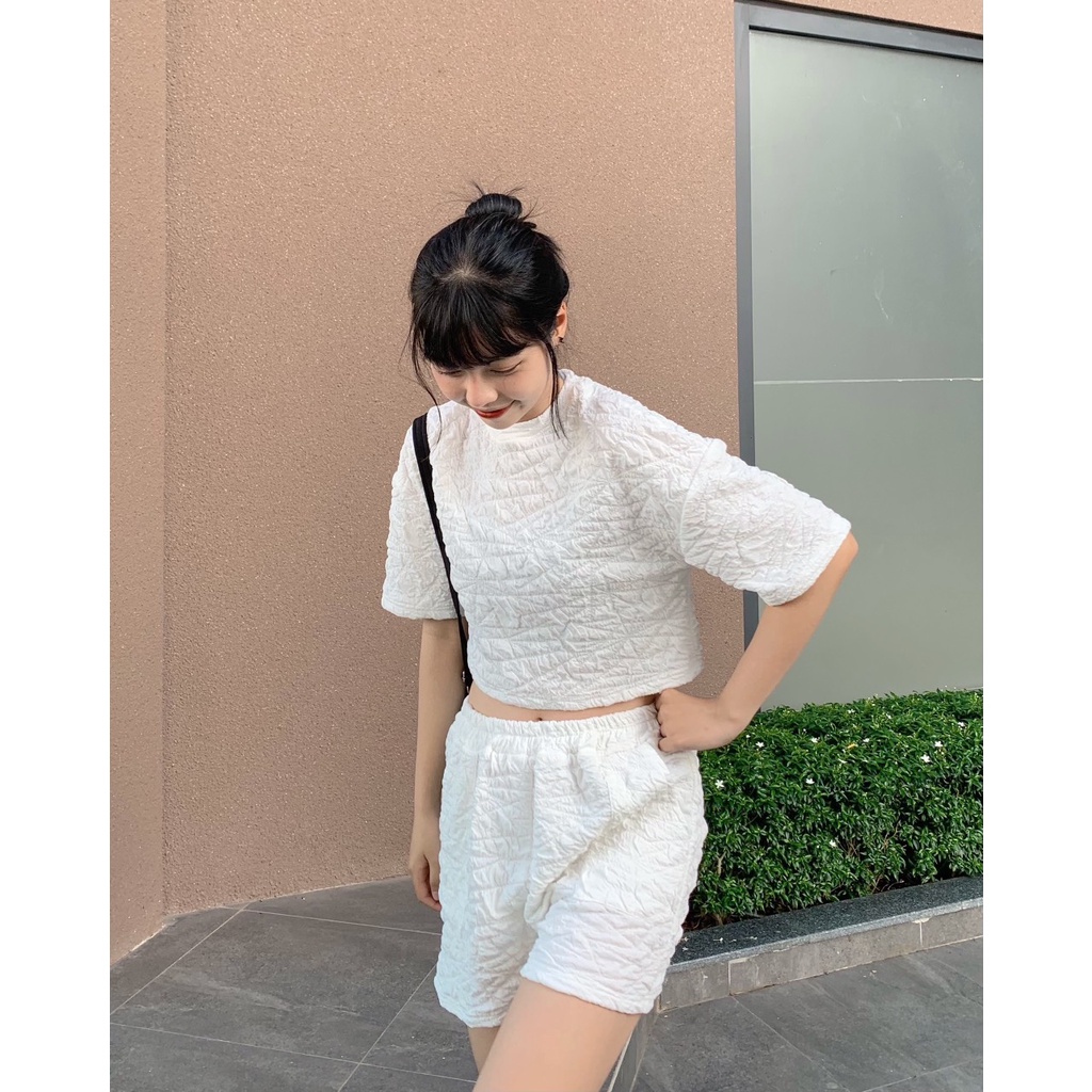 SS0328 Set bộ quần short + áo croptop chất vải xốp dệt mềm mát dáng tiểu thư
