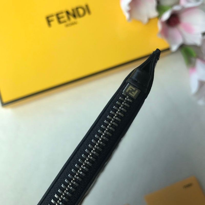 clutch cầm tay nam da thật dáng dài kéo khóa dập logo chữ F Fendi FD