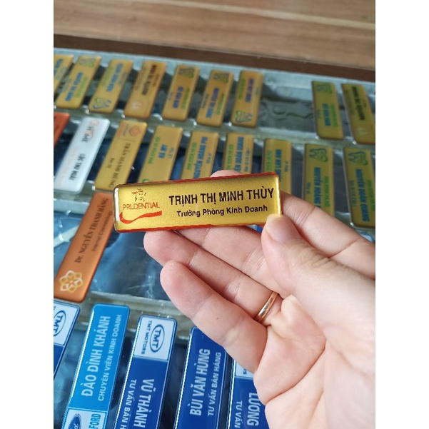 Thẻ tên ngân hàng, bảo hiểm các loại