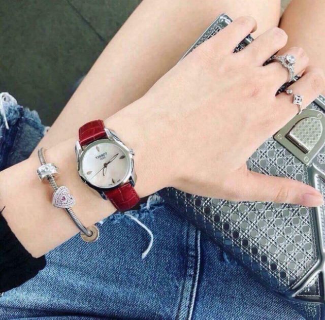Đồng hồ nữ da đỏ Tissot đẹp mê mẩn